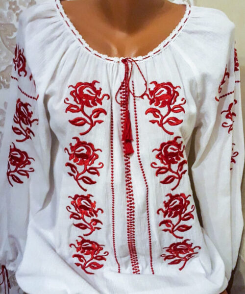 Ie traditionala de  damă, din in topit cu model floral.