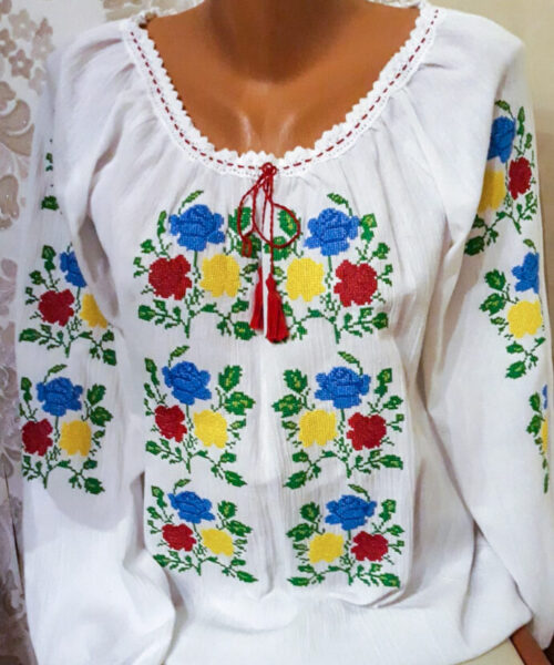 Ie traditionala de  damă, din in topit cu model floral.