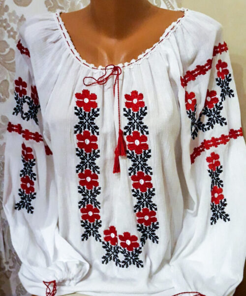 Ie traditionala de damă, din in topit , model floral cu roșu . Marimi: 38,40,42,44,46,48 Alte marimi se pot face la comanda.
