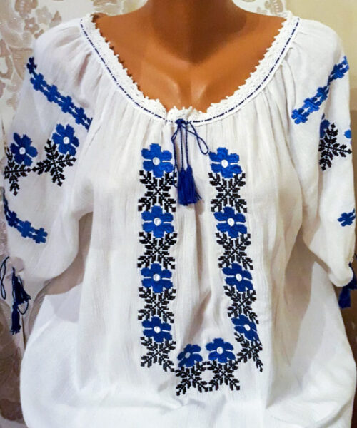 Ie traditionala de damă, din in topit , model floral cu albastru . Marimi: 40,42,44,46,48 Alte marimi se pot face la comanda.