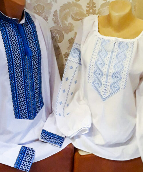 Ie traditionala de damă, material albinita cu broderie albastra deschis.