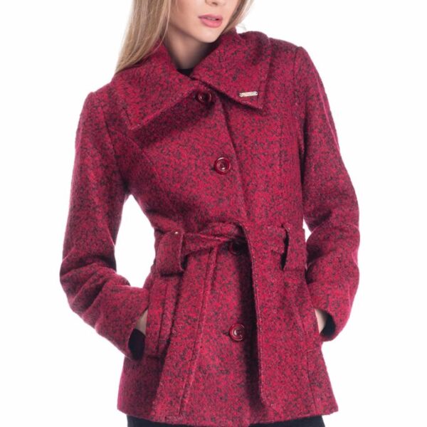 Jacheta de dama captusita pe interior de culoare rosu cu negru.