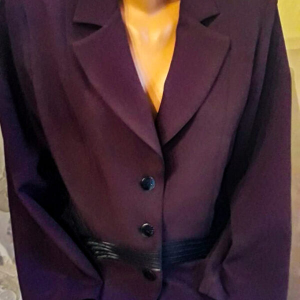 Sacou damă,culoare mov-inchis,captusit. Marime:54,56