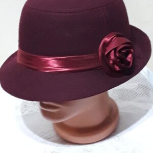 Pălărie damă,din stofa,culoare bordo,reglabil cu snur pe interior