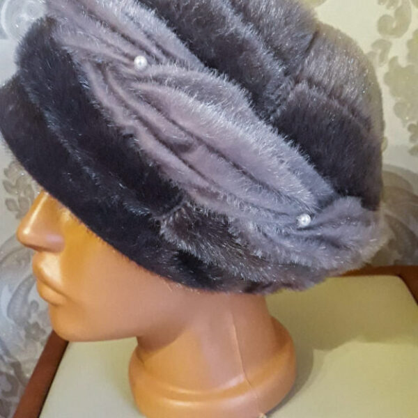 Căciuli damă,din blană,culoare gri cu bej,marime universală