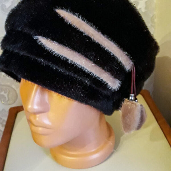 Căciuli damă,din blană,culoare maro,cu model bej,marime universală