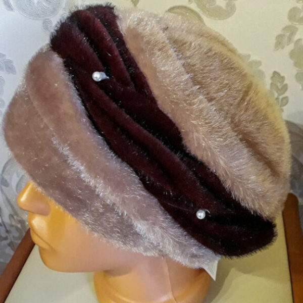 Căciuli damă,din blană,culoare bej,cu model maro,cu perlute,mărime universală