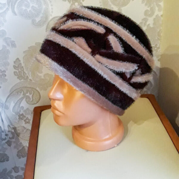 Căciuli damă,din blană,culoare maro,cu model bej,marime universală