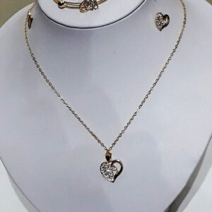 Set colier,placat cu aur de 18k format din: lănțișor cu pandative, brățara, cercei, inel.
