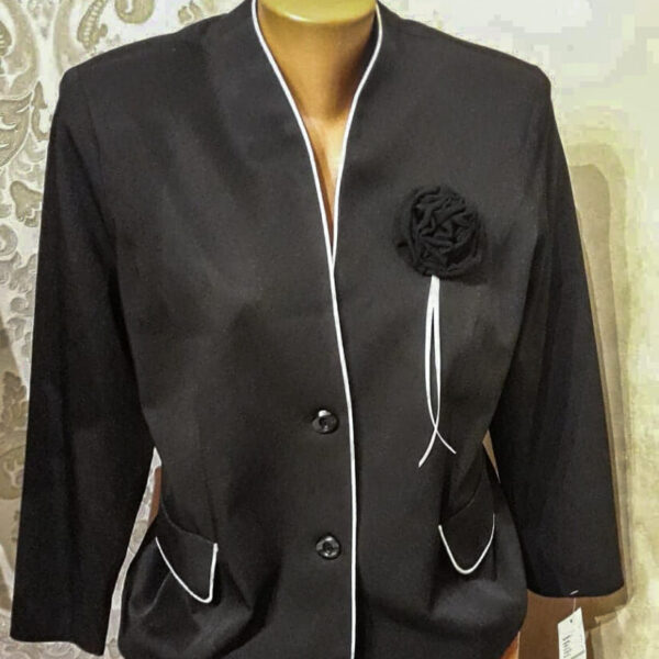 Sacou damă,culoare neagră,captusit.