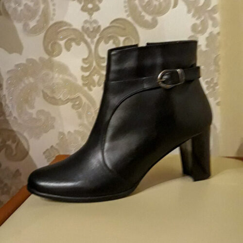 Botine damă,din piele,culoare neagră Marimi:36,37,40 Botine damă,din piele,culoare neagră Marimi:36,37,40