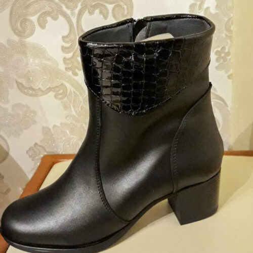 Botine damă,din piele,culoare neagră,cu model lacuiti,toc de 4cm Marimi în stoc:35,36,38