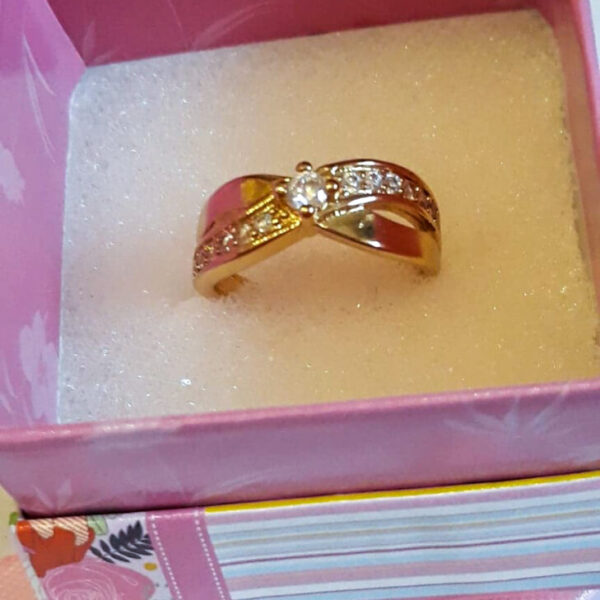 Inel placat cu aur de 24k,cu pietricele argintii