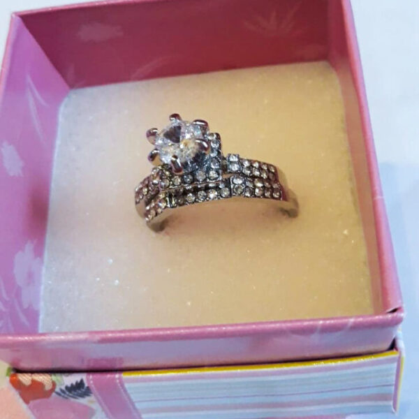 Inel cu pietricele argintii