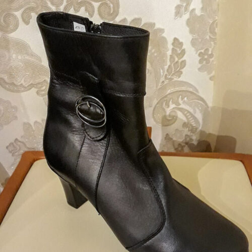 Botine damă,din piele,imblanite,cu toc de 4,5 cm Marimi în stoc:35,36,37,38,39,40 Botine damă,din piele,imblanite,cu toc de 4,5 cm Marimi în stoc:35,36,37,38,39,40