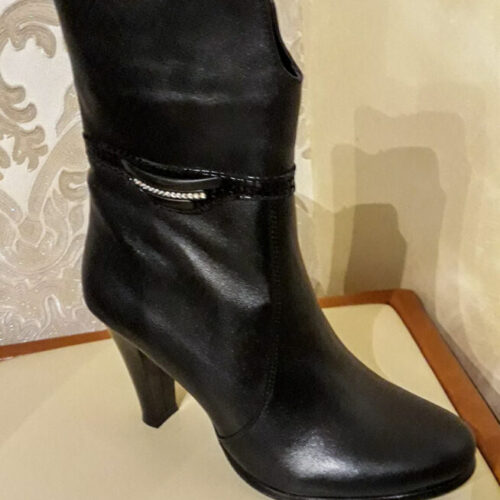 Botine damă elegante,din piele culoare neagră toc de 5,5cm, Marimi:35,36,37,39,40 Botine damă elegante,din piele culoare neagră toc de 5,5cm, Marimi:35,36,37,39,40