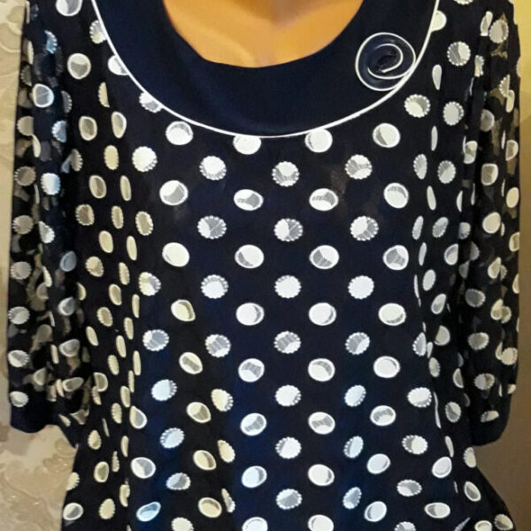 Bluza dama,model buline albe in fata, fond bleumarin.