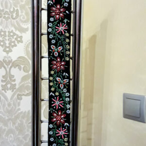 Brau,din catifea neagră,cusut cu mărgele,model floral,lung.80 cm,latime 5 cm