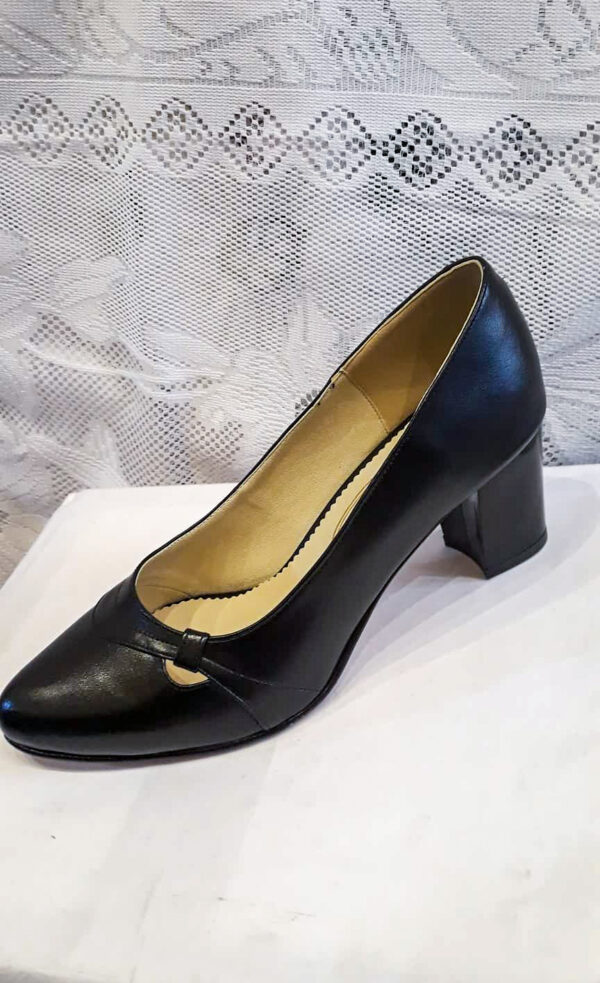 Pantofi damă,din piele naturală,culoare neagră,toc de 4,5 cm,marimi:36,37,38,39,40,41