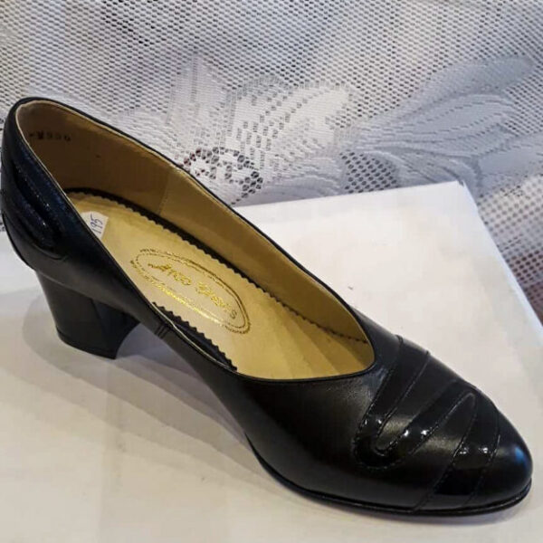 Pantofi damă,din piele naturală, culoare neagră,cu model lacuiti,toc de 4,5 cm,marimi:36,37,38,39,40,41