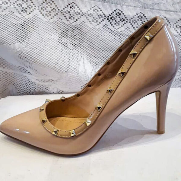 Pantofi damă,piele ecologică,culoare nud, cu ornament auriu,toc de 8 cm marimi:36,37,38,39,40