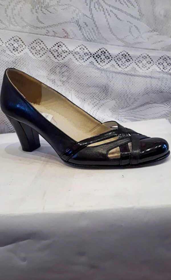 Pantofi damă,din piele naturală,culoare neagră,cu model în fața,marime:37